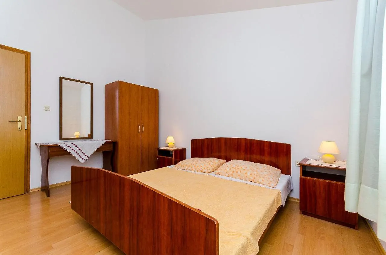 Apartments Milka Slatine 0*,